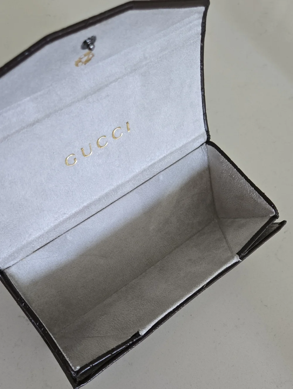 GUCCI Embossed GG Sunglasses Case.. Drk Expresso Brown Tri-fold